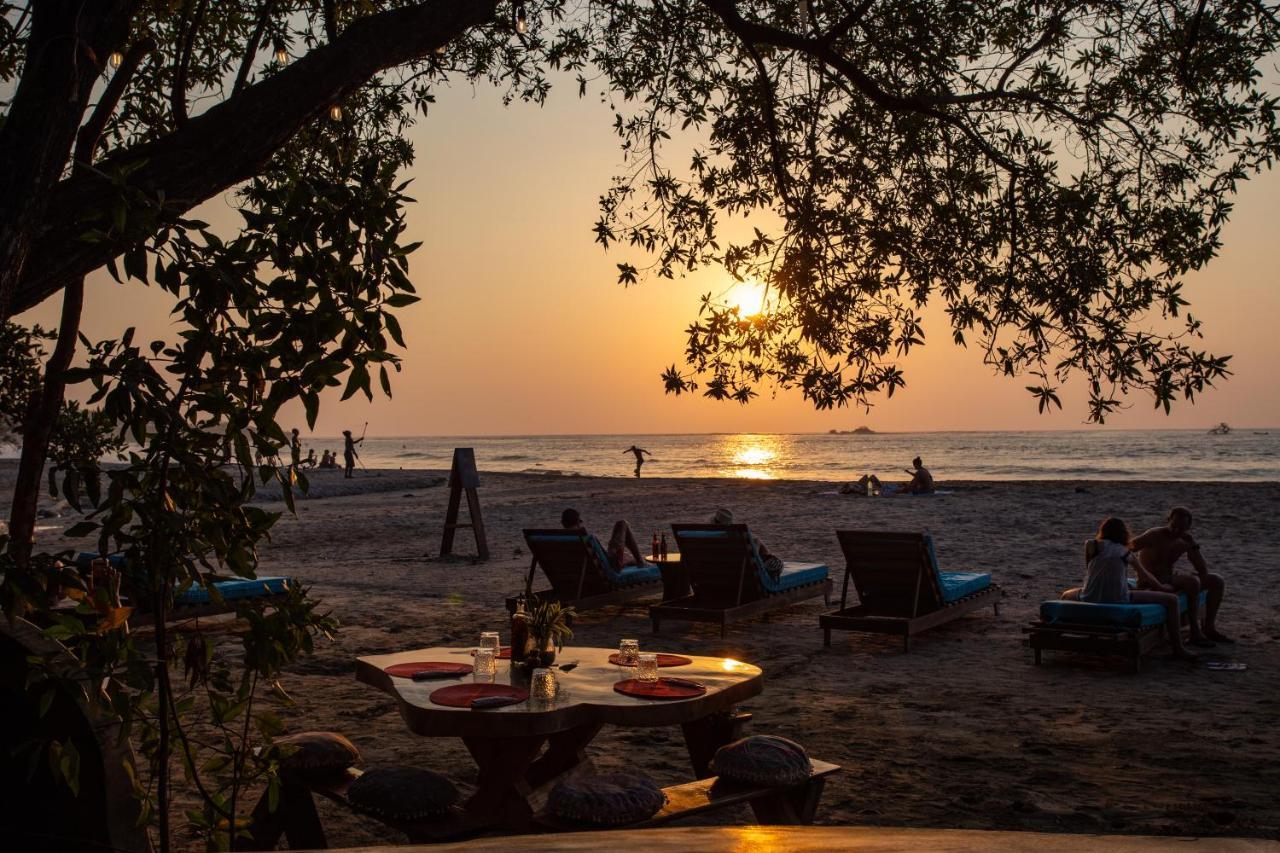 Ocho Artisan Bungalows (Adults Only) Tamarindo Exterior photo